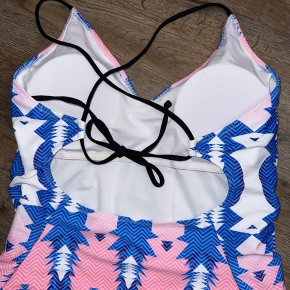 Ekouaer • Backless One Piece Swimsuit - Picture 10 of 13